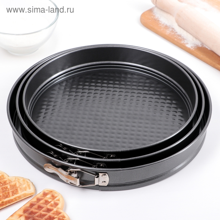 Набор форм для выпечки разъёмных Доляна «Элин низкие», 3 предмета: d=28/26/24×4 см, антипригарное покрытие, цвет чёрный Набор форм для выпечки разъёмных Доляна «Элин низкие», 3 предмета: d=28/26/24×4 см, антипригарное покрытие, цвет чёрный