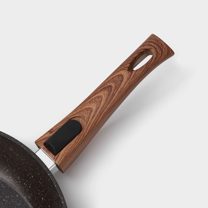 Сковорода кованая Magistro Granit, d=28 см, съёмная ручка soft-touch, антипригарное покрытие, индукция, цвет чёрный Сковорода кованая Magistro Granit, d=28 см, съёмная ручка soft-touch, антипригарное покрытие, индукция, цвет чёрный