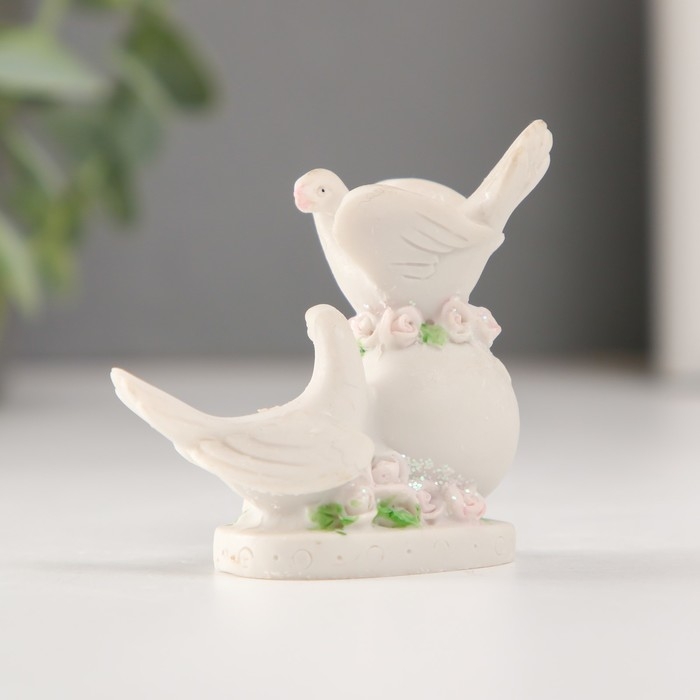 Сувенир полистоун Сувенир полистоун "Два голубя на шаре с цветами" 6,4 см