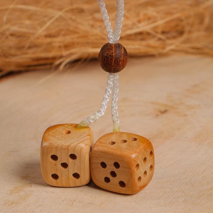 Подвеска в автомобиль &laquo;Кубики&raquo;, средние, 2-2,5 см, можжевельник