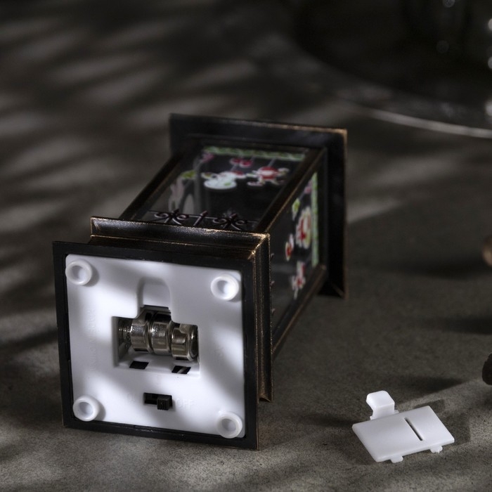 Светодиодная фигура &laquo;Камин с гирляндой&raquo; 5.5 &times; 13 &times; 5.5 см, пластик, батарейки AG13х3 (в комплекте), свечение тёплое белое