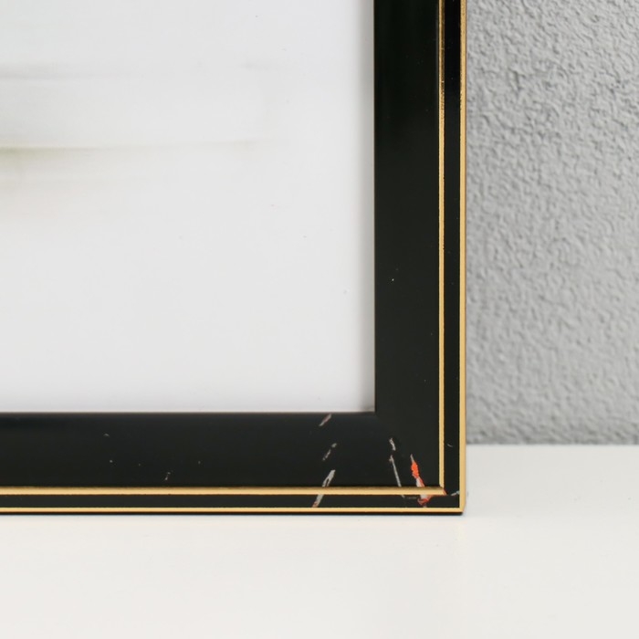 Фоторамка пластик 30х40 см "Черный мрамор с золотой рамкой" 32х42 см