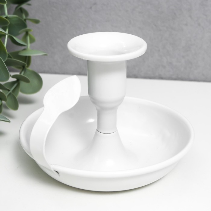 Подсвечник металл на 1 свечу с ручкой Подсвечник металл на 1 свечу с ручкой "Изгиб" белый 9х10,5х10,5 см