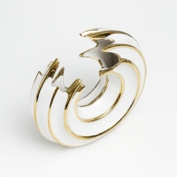 Сувенир керамика "Абстракция. Водоворот" белый с золотом 16х16 см Сувенир керамика "Абстракция. Водоворот" белый с золотом 16х16 см