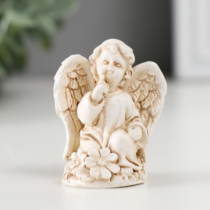 Сувенир полистоун "Ангелочек сидит на цветах" МИКС 3х4х4,5 см