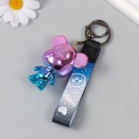 Брелок пластик с карабином, ремешком "Медвежонок" голография 4х5,3х6,5 см Брелок пластик с карабином, ремешком "Медвежонок" голография 4х5,3х6,5 см