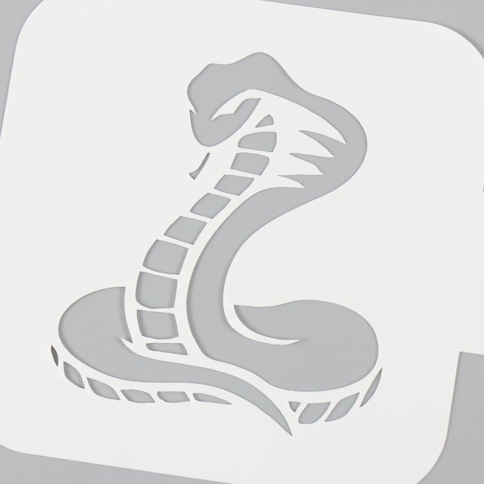 Трафарет новогодний пластиковый "Змея", размер 9х9 см