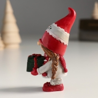 Сувенир полистоун "Дед Мороз со свечой/Бабуся с подарком" МИКС 6,5х4,5х10 см Сувенир полистоун "Дед Мороз со свечой/Бабуся с подарком" МИКС 6,5х4,5х10 см