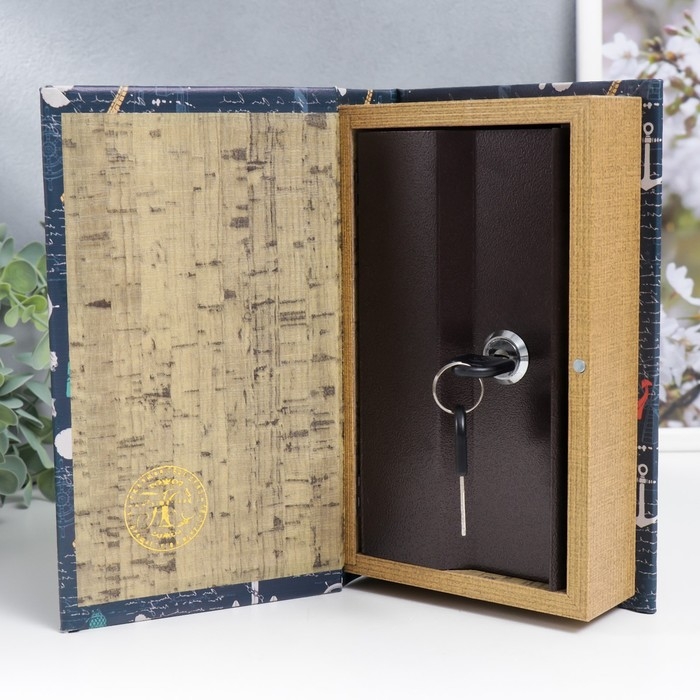Сейф-книга дерево кожзам Сейф-книга дерево кожзам "Мельницы, штурвалы и якоря" 21х13х5 см