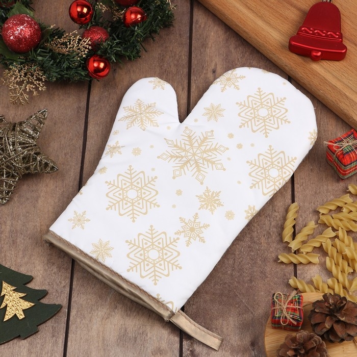 Новый год.Варежка Доляна Снежинки золотые 26*16 см, 100% п/э Новый год.Варежка Доляна Снежинки золотые 26*16 см, 100% п/э