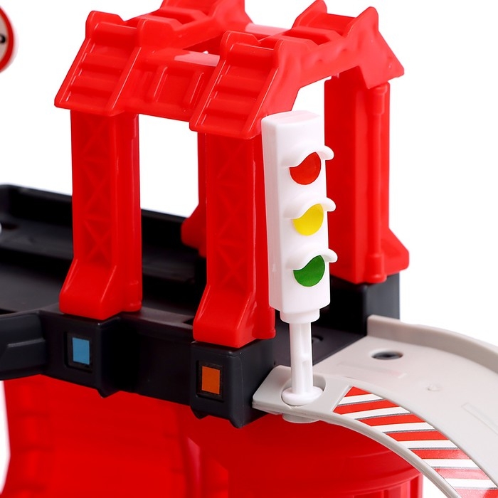 Парковка &laquo;Пожарная станция&raquo;, с металлическими машинкой и вертолётом