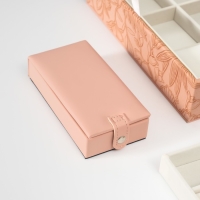 Шкатулка кожзам для украшений "Цветы" тиснение, розовая 25х25х8 см Шкатулка кожзам для украшений "Цветы" тиснение, розовая 25х25х8 см