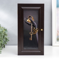 Ключница  "Рука" венге 16х31 см МИКС