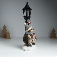 Сувенир полистоун свет "Ёжики в зимних нарядах у фонарного столба" 12,5х10,5х31,5 см Сувенир полистоун свет "Ёжики в зимних нарядах у фонарного столба" 12,5х10,5х31,5 см