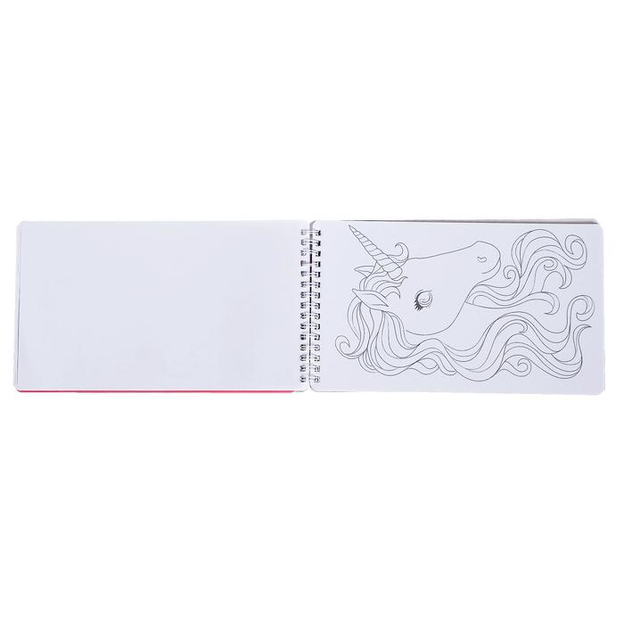 Книга с наклейками и трафаретами «Альбом дизайнера. Волшебные единороги» Книга с наклейками и трафаретами «Альбом дизайнера. Волшебные единороги»