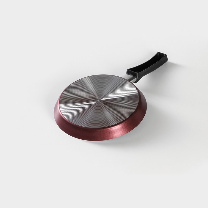 Сковорода блинная &laquo;Хит&raquo;, d=18 см, пластиковая ручка, антипригарное покрытие, цвет чёрный