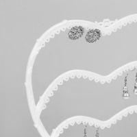 Подставка для украшений &laquo;Сердце&raquo;, 31 место, 13,5&times;24&times;30 см, цвет белый