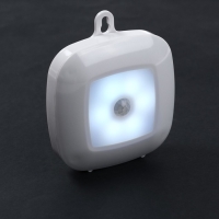 Светильник светодиодный с датчиком движения, 6 LED, 2,5 Вт, от батареек 3*AAA, 6500К, белый 942457 Светильник светодиодный с датчиком движения, 6 LED, 2,5 Вт, от батареек 3*AAA, 6500К, белый 942457