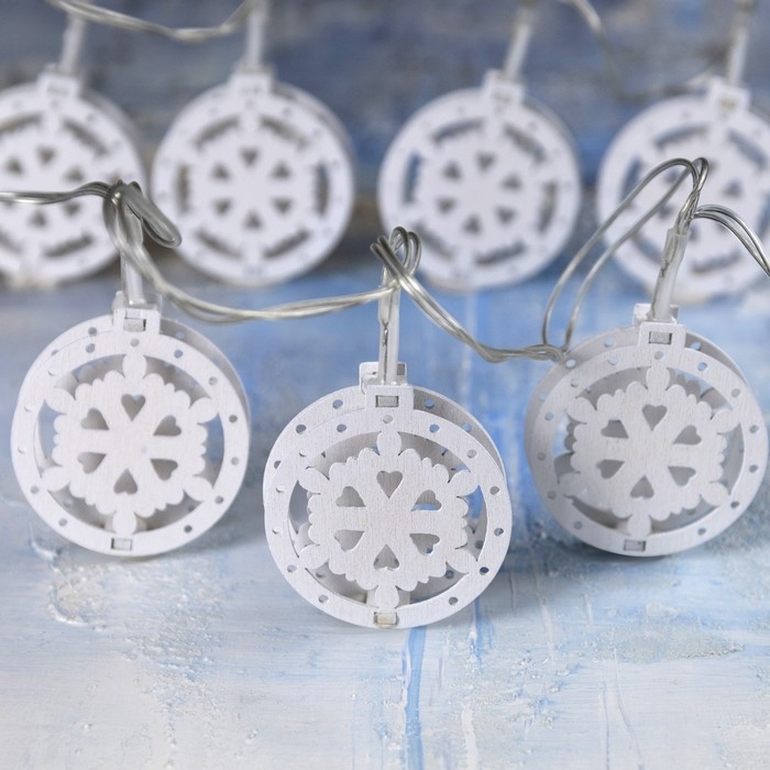 Гирлянда &laquo;Нить&raquo; 2 м с насадками &laquo;Снежинка&raquo;, IP20, прозрачная нить, 10 LED, батарейки AAх2 (нет в комплекте), свечение тёплое белое