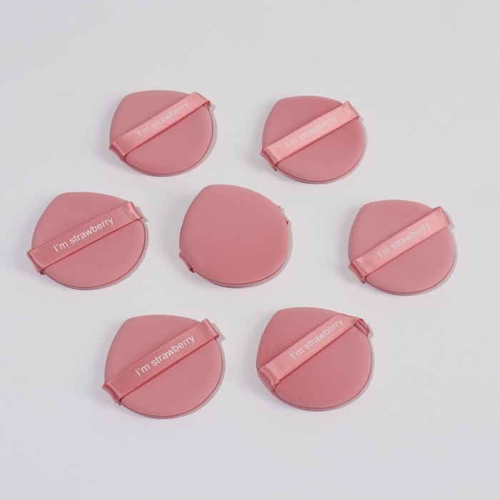 Спонжи для макияжа &laquo;STRAWBERRY&raquo;, набор - 7 шт, d = 5,5 см, с держателем, в футляре, цвет розовый