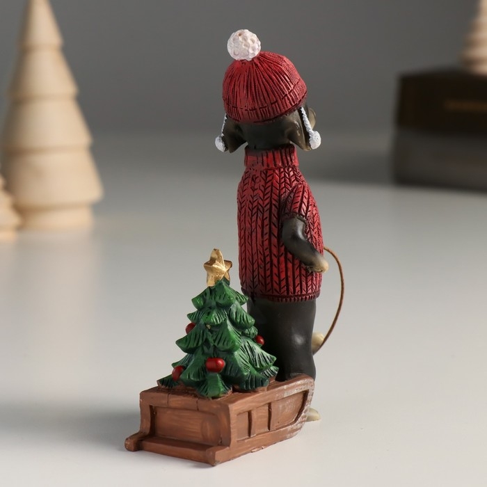 Сувенир полистоун "Такса в свитере и шапке везёт ёлочку на санках" 8х4х12,5 см