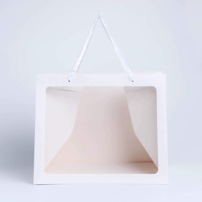 Пакет подарочный с широким дном и окном 35 х 29 х 28 см, белый Пакет подарочный с широким дном и окном 35 х 29 х 28 см, белый