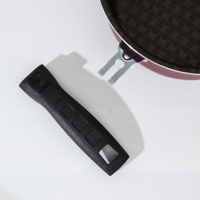 Ковш &laquo;Альфа&raquo; 1,5 л, стеклянная крышка, пластиковая ручка, антипригарное покрытие, цвет красный