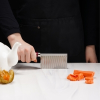 Нож для фигурной резки Доляна &laquo;Вкус&raquo;, 18,5&times;5,5 см, цвет бордовый