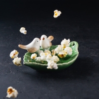 Блюдо керамическое «Птички на листочке», 19×13×4 см, цвет зелёный Блюдо керамическое «Птички на листочке», 19×13×4 см, цвет зелёный