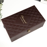 Шкатулка дерево, кожзам для 2 бутылок "Стёганная клетка" 4 предмета 34,5х19,5х12 см Шкатулка дерево, кожзам для 2 бутылок "Стёганная клетка" 4 предмета 34,5х19,5х12 см