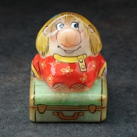 Сувенир "Домовой на сундуке", 4х5х7 см, селенит