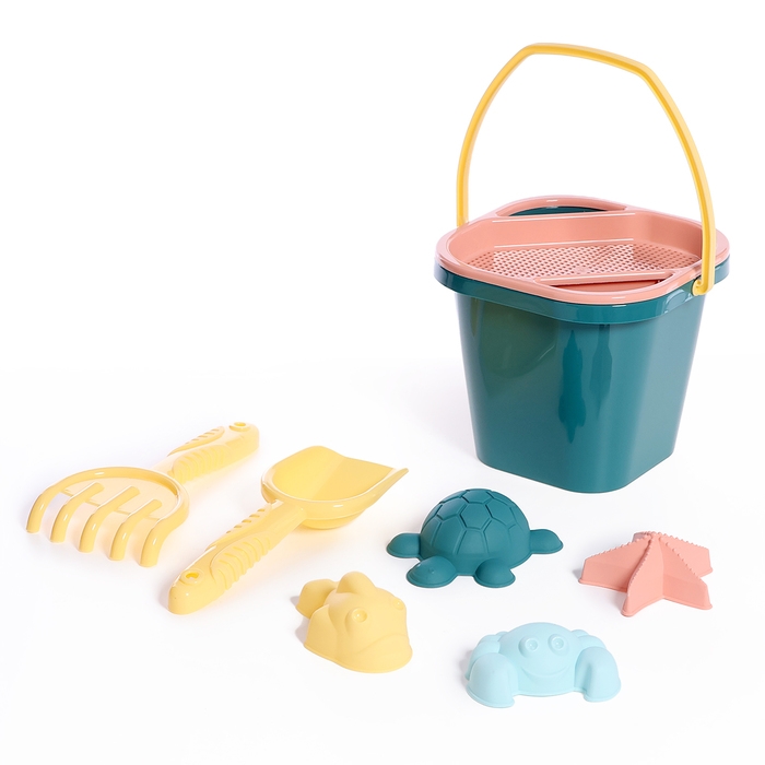 Набор для игры в песке «Изумрудный город»: ведерко, сито, совочек, грабли, 4 формочки Набор для игры в песке «Изумрудный город»: ведерко, сито, совочек, грабли, 4 формочки
