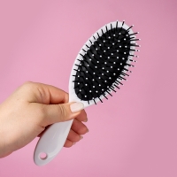 Расчёска массажная, 7 × 22 см, цвет белый Расчёска массажная, 7 × 22 см, цвет белый