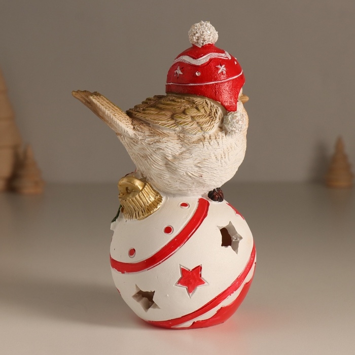 Сувенир полистоун свет "Птичка в шапке с помпонами на ёлочном шарике" 7,5х9,5х15 см