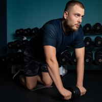 Ролик для пресса ONLYTOP, 34х13х13 см, с ковриком, цвет чёрный