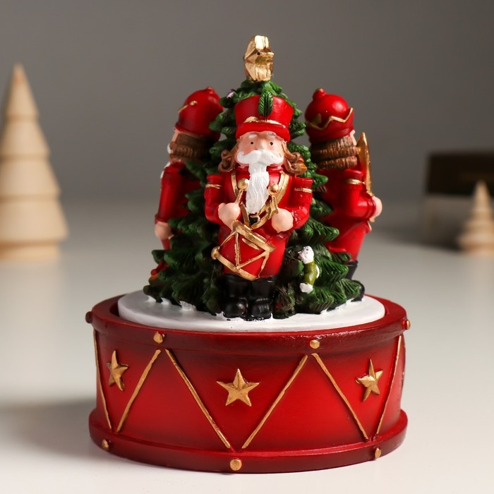 Сувенир полистоун музыка механический, крутится "Щелкунчики у ёлки" 11х11х14 см