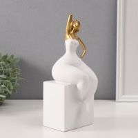 Сувенир полистоун "Девушка в белом комбинезоне" белый с золотом 9х9,5х26 см