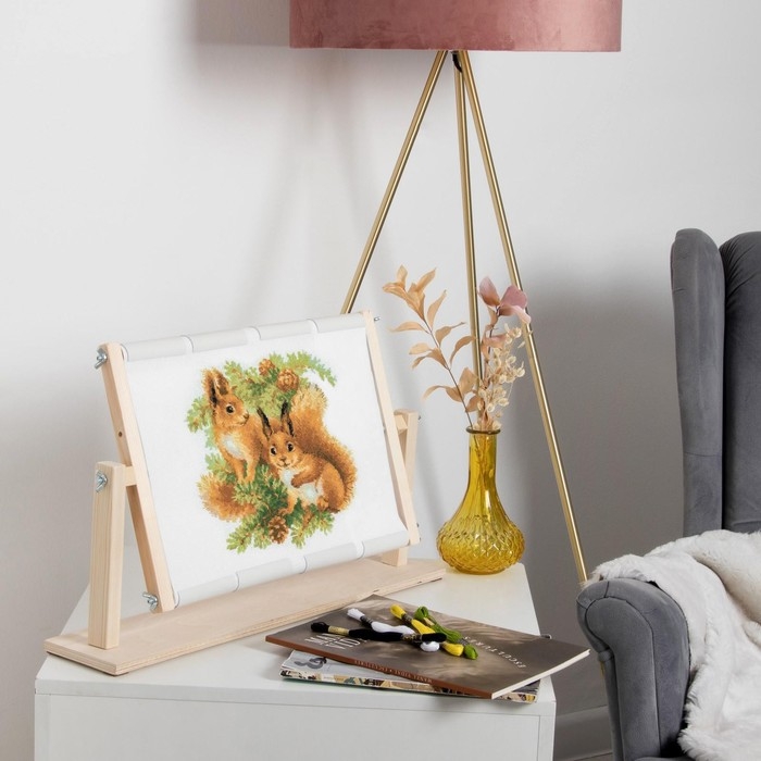 Пяльцы-рамка для вышивания, 30 &times; 40 см, с подставкой, цвет светлое дерево