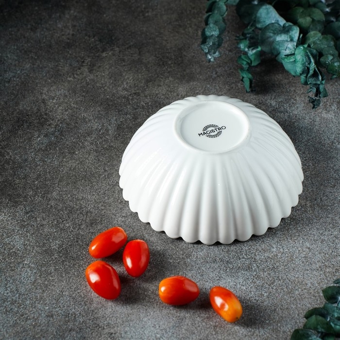 Салатник фарфоровый Magistro &laquo;Цветок&raquo;, 0,45 л, d=16 см, цвет белый