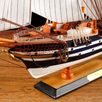 Корабль с белым дном «Мортан» Корабль с белым дном «Мортан»