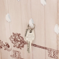 Ключница закрытая "Цветы и бабочки" 26,5х31,5 см Белый Ключница закрытая "Цветы и бабочки" 26,5х31,5 см Белый