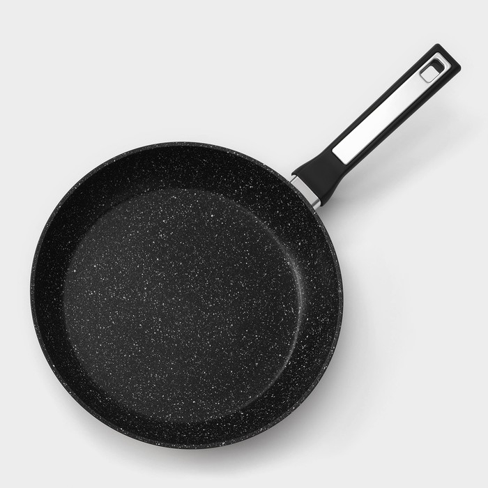 Сковорода Magistro Warrior, d=26 см, h=4,9 см, ручка soft-touch, антипригарное покрытие, индукция, цвет чёрный Сковорода Magistro Warrior, d=26 см, h=4,9 см, ручка soft-touch, антипригарное покрытие, индукция, цвет чёрный