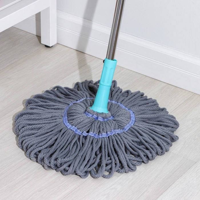 Швабра с отжимом Доляна, насадка из микрофибры &laquo;Чёрная&raquo;, телескопическая окрашенная ручка 120 см, цвет МИКС