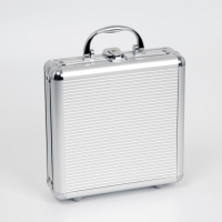 Покер в металлическом кейсе (2 колоды, фишки 100 шт с номиналом, 5 кубиков), 20 х 20 см Покер в металлическом кейсе (2 колоды, фишки 100 шт с номиналом, 5 кубиков), 20 х 20 см