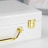 Шкатулка кожзам для украшений "Стёганная" белоснежная 8,5х23,5х19 см Шкатулка кожзам для украшений "Стёганная" белоснежная 8,5х23,5х19 см