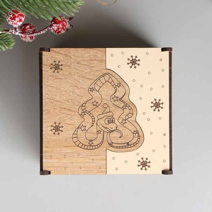 Новогодняя шкатулка комбинированная Новогодняя шкатулка комбинированная "Змейка-ёлка" 10,5х10х7 см