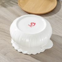 Сахарница фарфоровая с ложкой на деревянной подставке Доляна &laquo;Тюльпан&raquo;, 350 мл, цвет белый