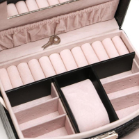 Шкатулка кожзам под бижутерию "Черный глянец" 20х15х11 см Шкатулка кожзам под бижутерию "Черный глянец" 20х15х11 см