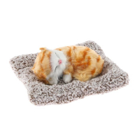 Игрушка на панель авто, кошка на подушке, бело-рыжий окрас