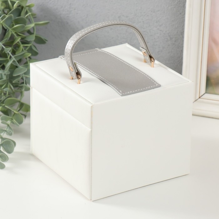 Шкатулка кожзам для украшений Шкатулка кожзам для украшений "Золотой бантик" серо-белая 15х15х12,7 см